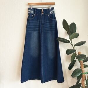 Denim Flared Mermaid Maxi Skirt Medium Cottage Farmcore Country Y2K Embroidered